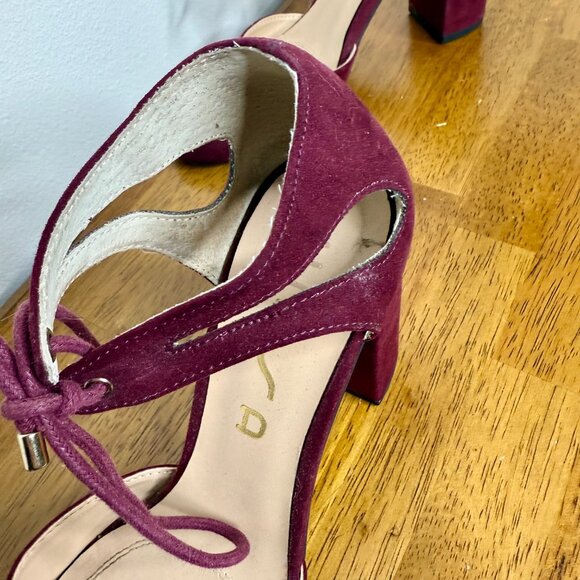 UNISA | Suede Ankle Block Tie Heels in Burgundy - 7.5 - Picture 6 of 7